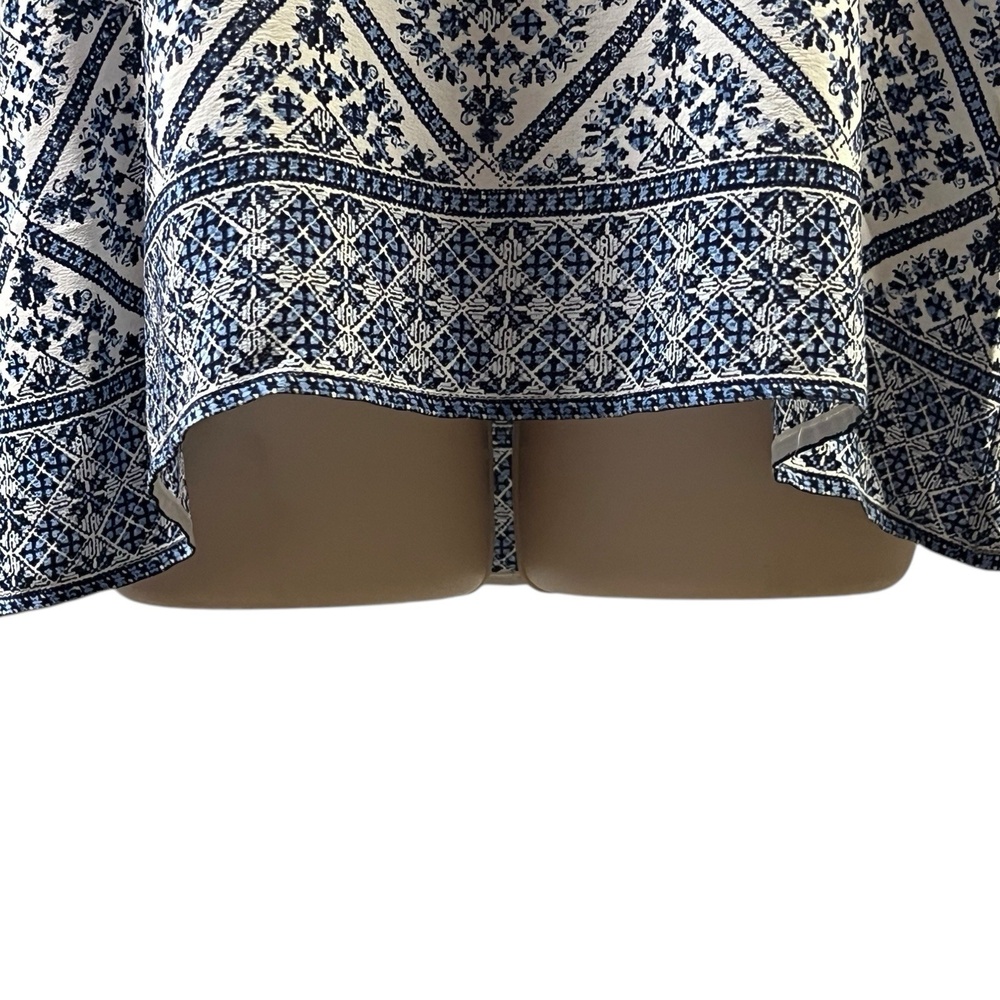 Josie Tank Top Size M Silk  Porcelain Blue White Geometric Hi-Lo Luxe Resort NEW - Picture 3 of 8